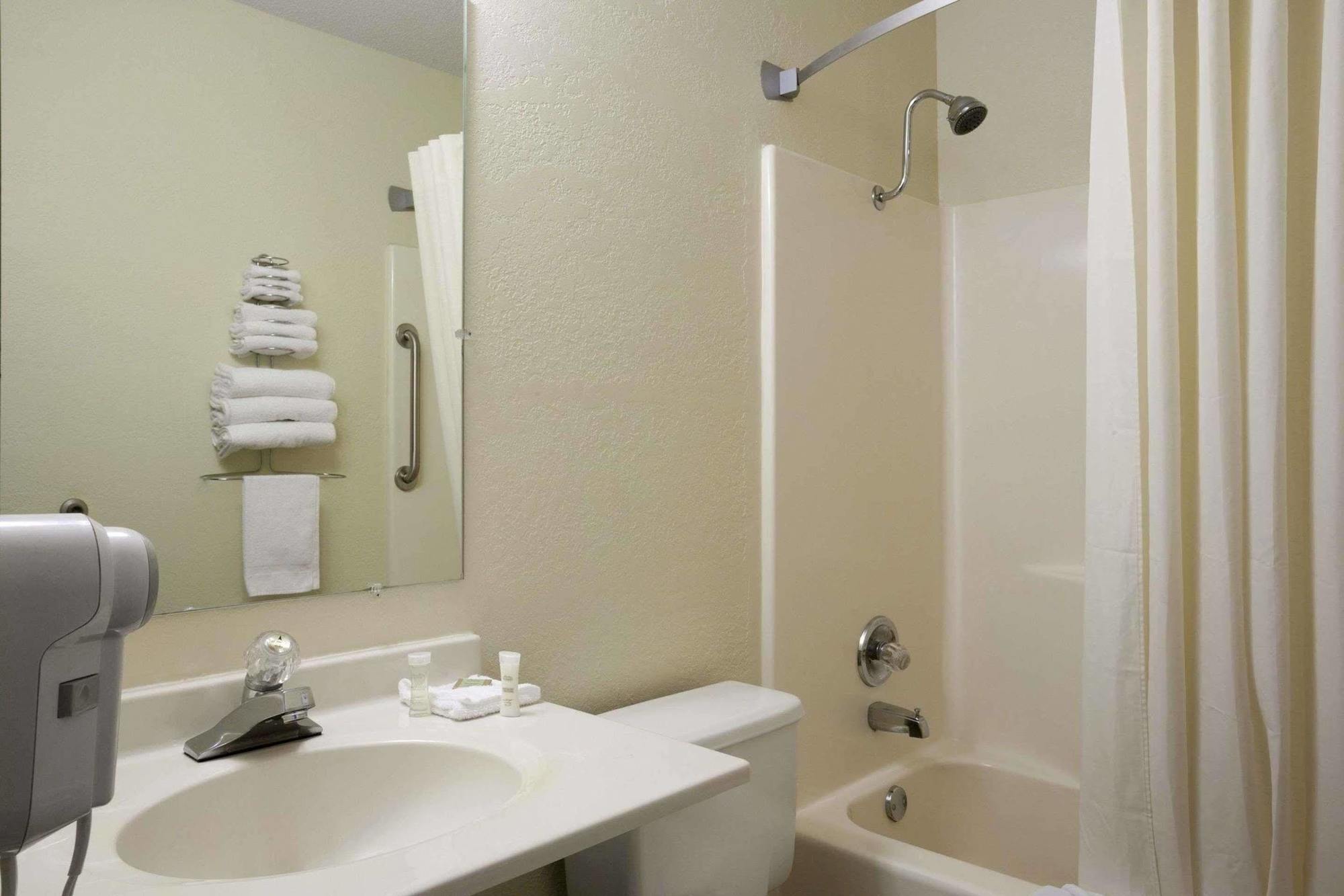 Super 8 By Wyndham Alexandria Mn Motel Ngoại thất bức ảnh